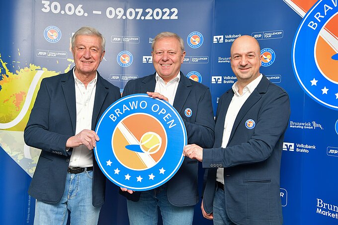 Harald Tenzer, Geschäftsführer Brunswiek Marketing GmbH, Jürgen Brinkmann, Vorstandsvorsitzender der Volksbank BraWo Unternehmensgruppe, Volker Jäcke, Turnierdirektor (Brunswiek Marketing GmbH). Foto: Brunswiek Marketing/Andreas Greiner-Napp
