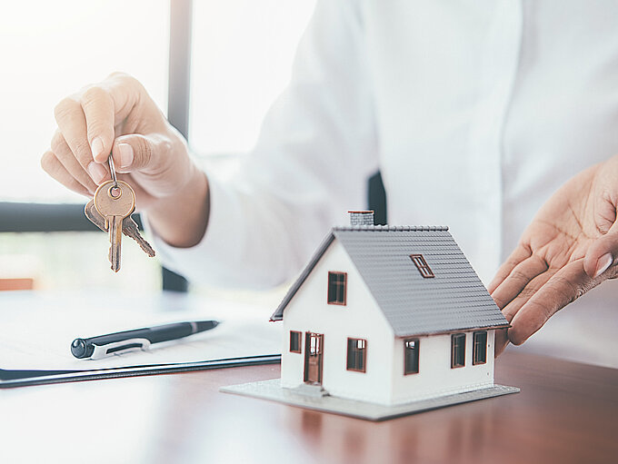 Die Nachfrage nach Immobilien bleibt auch 2021 ungebrochen stark. Foto: AdobeStock/MIND AND I Die Nachfrage nach Immobilien bleibt auch 2021 ungebrochen stark. Foto: AdobeStock/MIND AND I
