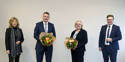 v.li.: Claudia Kayser (Leitung Direktion Wolfsburg), Thomas Heimfarth (Neue Leitung Firmenkunden Regionalmarkt GF-WOB), Margit Engel (Bisherige Leitung Firmenkunden Regionalmarkt GF-WOB, geht in Ruhestand), Michael Arndt (Bereichsleitung Firmenkunden).