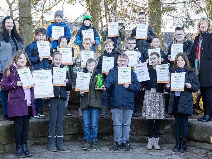 step BraWo Sieger in Wolfsburg Klasse 4b der Grundschule Hansenwinkel step BraWo Sieger in Wolfsburg: Klasse 4b der Grundschule Hansenwinkel