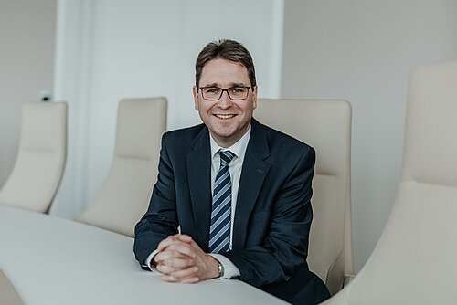 Dr. Lars Berkefeld konzentriert sich als neuer Generalbevollmächtigter der Volksbank BraWo künftig auf die Konzernsteuerung und -entwicklung sowie das Nachhaltigkeitsmanagement. Fotos: Volksbank BraWo