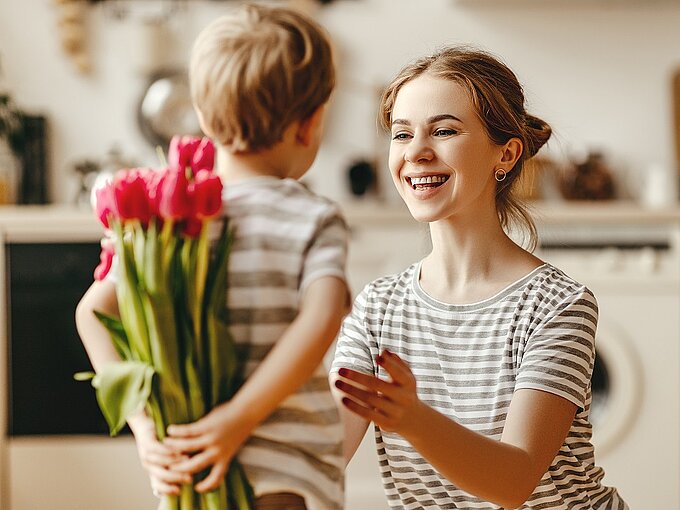 Kindererziehungszeit wird der Rente gutgeschrieben. Foto: AdobeStock/JenkoAtaman Kindererziehungszeit wird der Rente gutgeschrieben. Foto: AdobeStock/JenkoAtaman