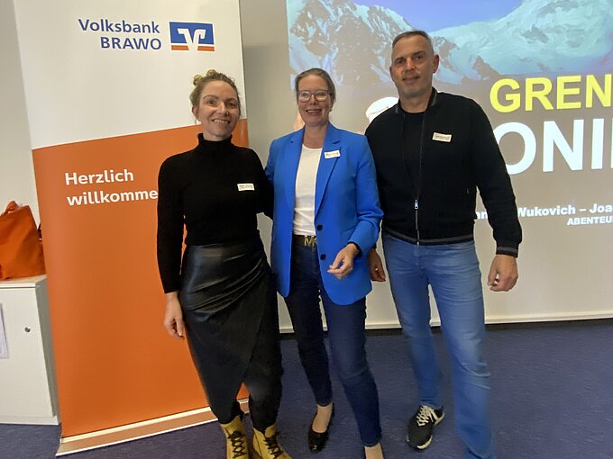 Nicole Mölling (Mitte), Leiterin der Direktion Salzgitter der Volksbank BRAWO, gemeinsam mit Sandra Wukovic und Joachim Franz von der Abenteuerhaus GmbH beim „Unternehmerzirkel für junge Unternehmer“. Credit: Volksbank BRAWO Nicole Mölling (Mitte), Leiterin der Direktion Salzgitter der Volksbank BRAWO, gemeinsam mit Sandra Wukovic und Joachim Franz von der Abenteuerhaus GmbH beim „Unternehmerzirkel für junge Unternehmer“.