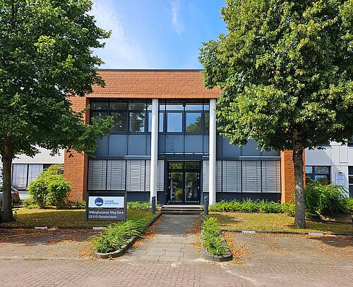 Firmensitz der Hanse Shopping GmbH in Oststeinbek, Eingang von der Straße aus