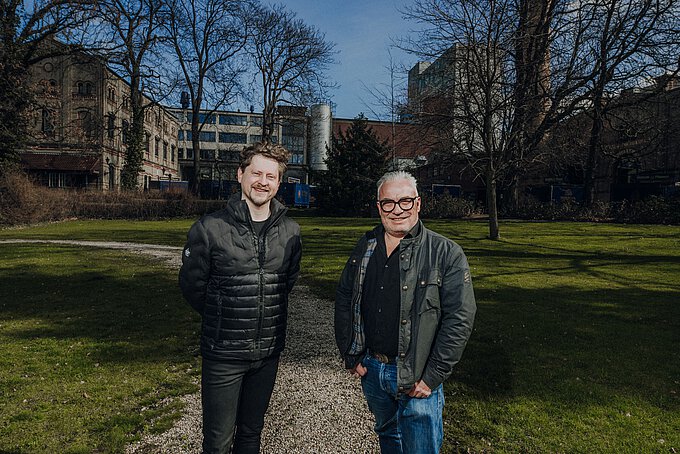 Paul Kunze, Geschäftsführer der Applaus GmbH, und Marco Bittner, Gesellschafter, veranstalten im Garten des Hofbrauhauses Wolters von Juni bis September eine Konzertreihe.