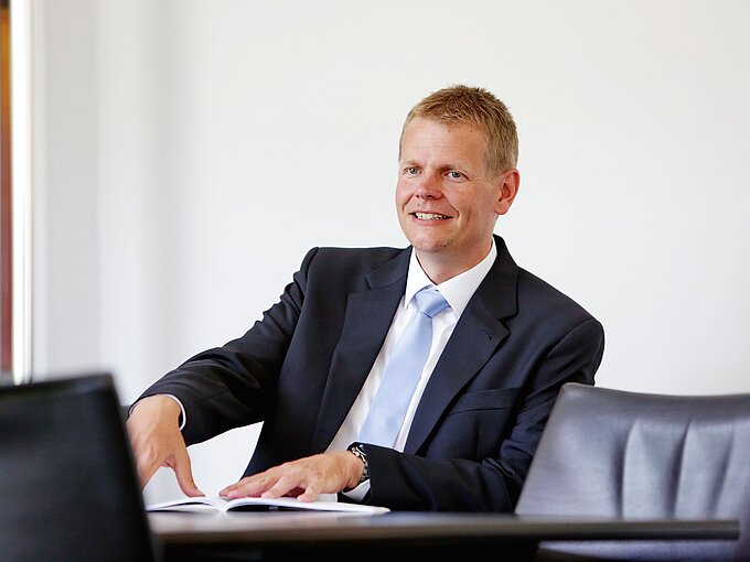 Frank Neumann, Berater für Generationenmanagement, berät zu allen Fragen rund ums Thema Nachlass. Frank Neumann, Berater für Generationenmanagement, berät zu allen Fragen rund ums Thema Nachlass.