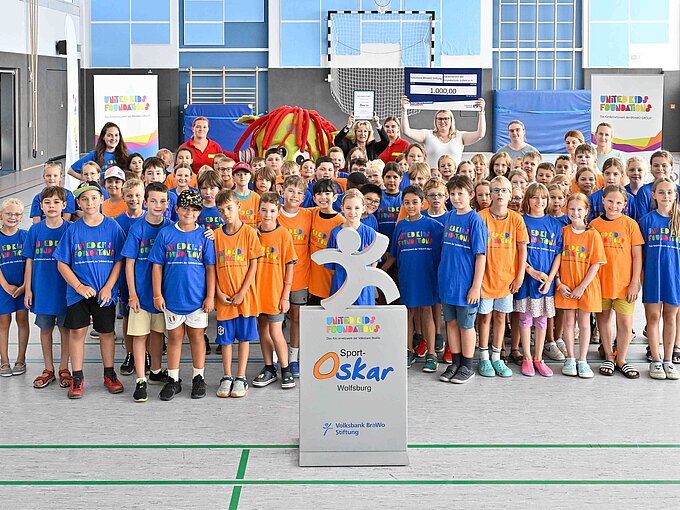Der große Bewegungstag im Rahmen des Sport-Oskars motivierte die gesamte Grundschule Sülfeld zu einem Tag voller Spiel, Sport und Spaß. Foto: Volksbank BRAWO/Isabell Massel Der große Bewegungstag im Rahmen des Sport-Oskars motivierte die gesamte Grundschule Sülfeld zu einem Tag voller Spiel, Sport und Spaß.