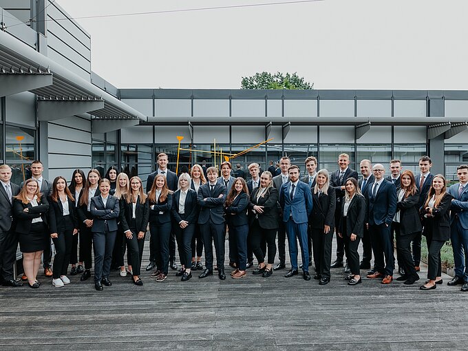 32 junge Menschen starten in ihr duales Studium oder ihre Ausbildung bei der Volksbank BraWo. Foto: Volksbank BraWo/Nina Stiller