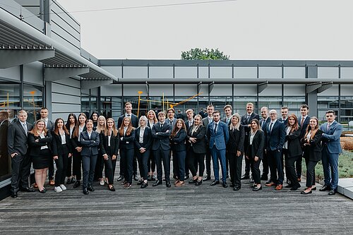 32 junge Menschen starten in ihr duales Studium oder ihre Ausbildung bei der Volksbank BraWo. Foto: Volksbank BraWo/Nina Stiller